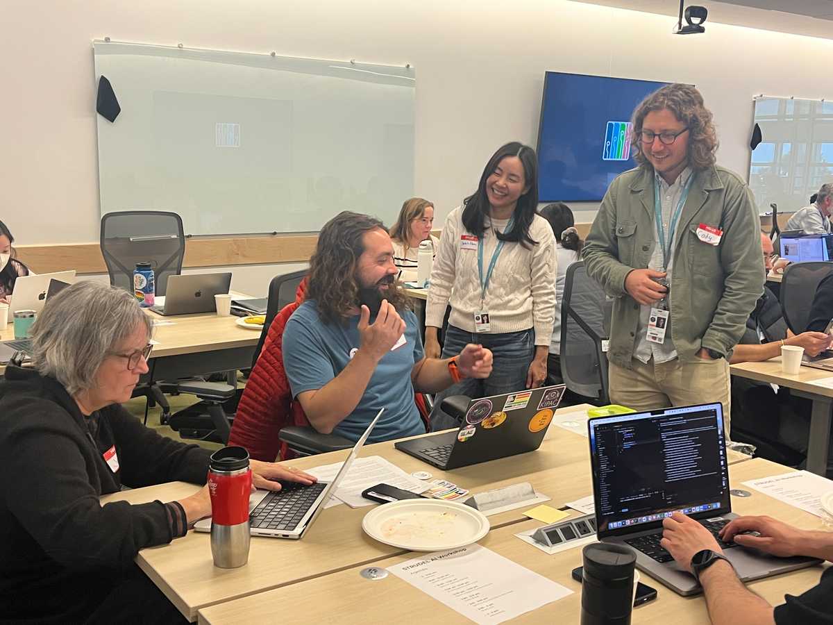 Photo of STRUDEL team interacting with workshop attendees.